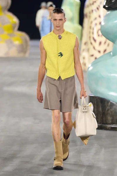 Look 12